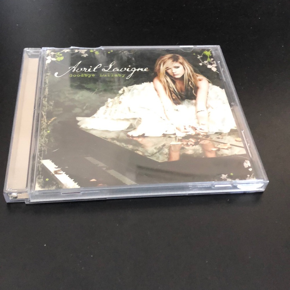 Avril Lavigne Goodbye lullaby CD